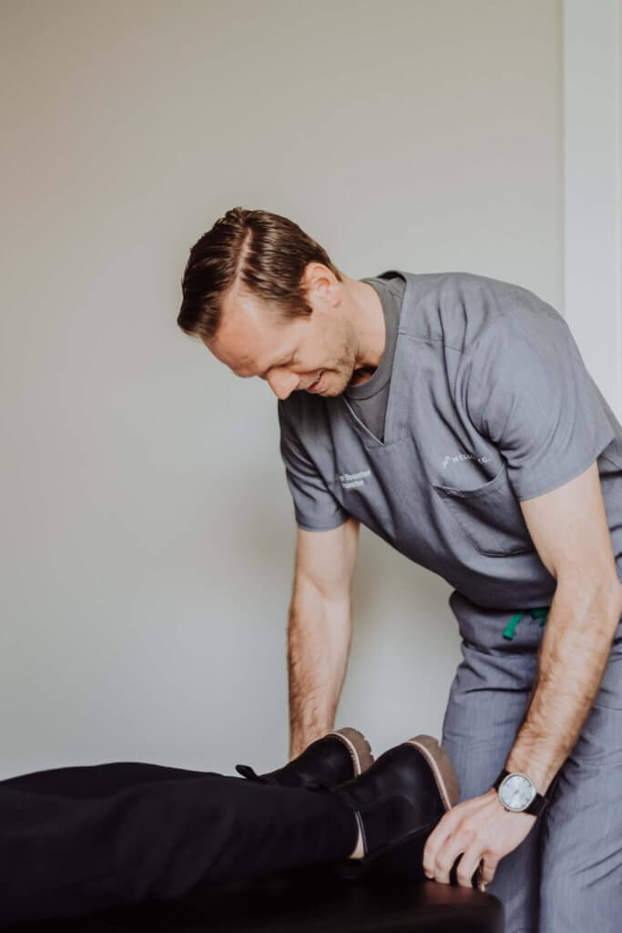 Dr. Ryon giving treatment for Patellar Tendonitis | Wellness Co in Zeeland, MI
